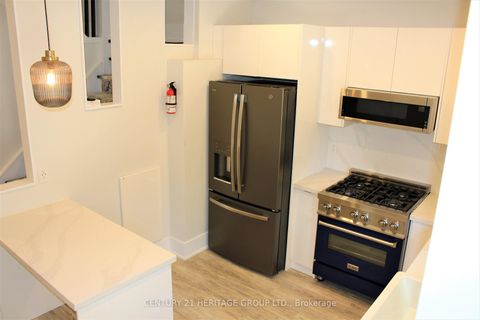 Photo 3 at 269 Prospect Street, College Manor, Newmarket