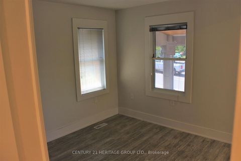 Photo 6 at 269 Prospect Street, College Manor, Newmarket