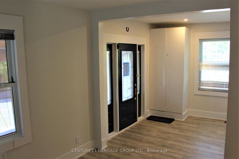 Photo 7 at 269 Prospect Street, College Manor, Newmarket