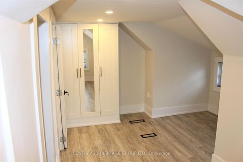 Photo 9 at 269 Prospect Street, College Manor, Newmarket