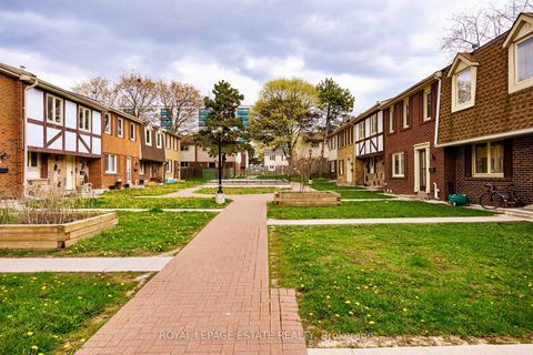 Photo 2 at 78 - 270 Timberbank Boulevard, L'Amoreaux, Toronto