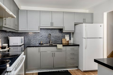 Photo 7 at 78 - 270 Timberbank Boulevard, L'Amoreaux, Toronto