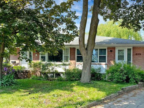 Photo 0 at 16 Dunboyne Court, Branson, Toronto