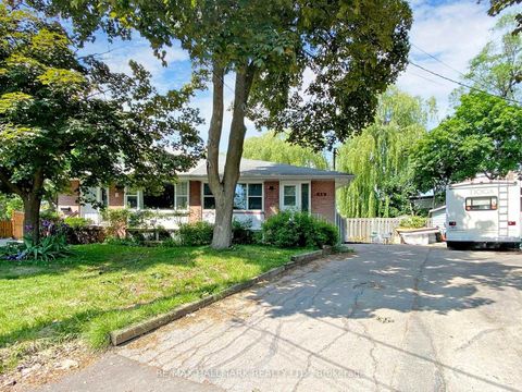 Photo 1 at 16 Dunboyne Court, Branson, Toronto