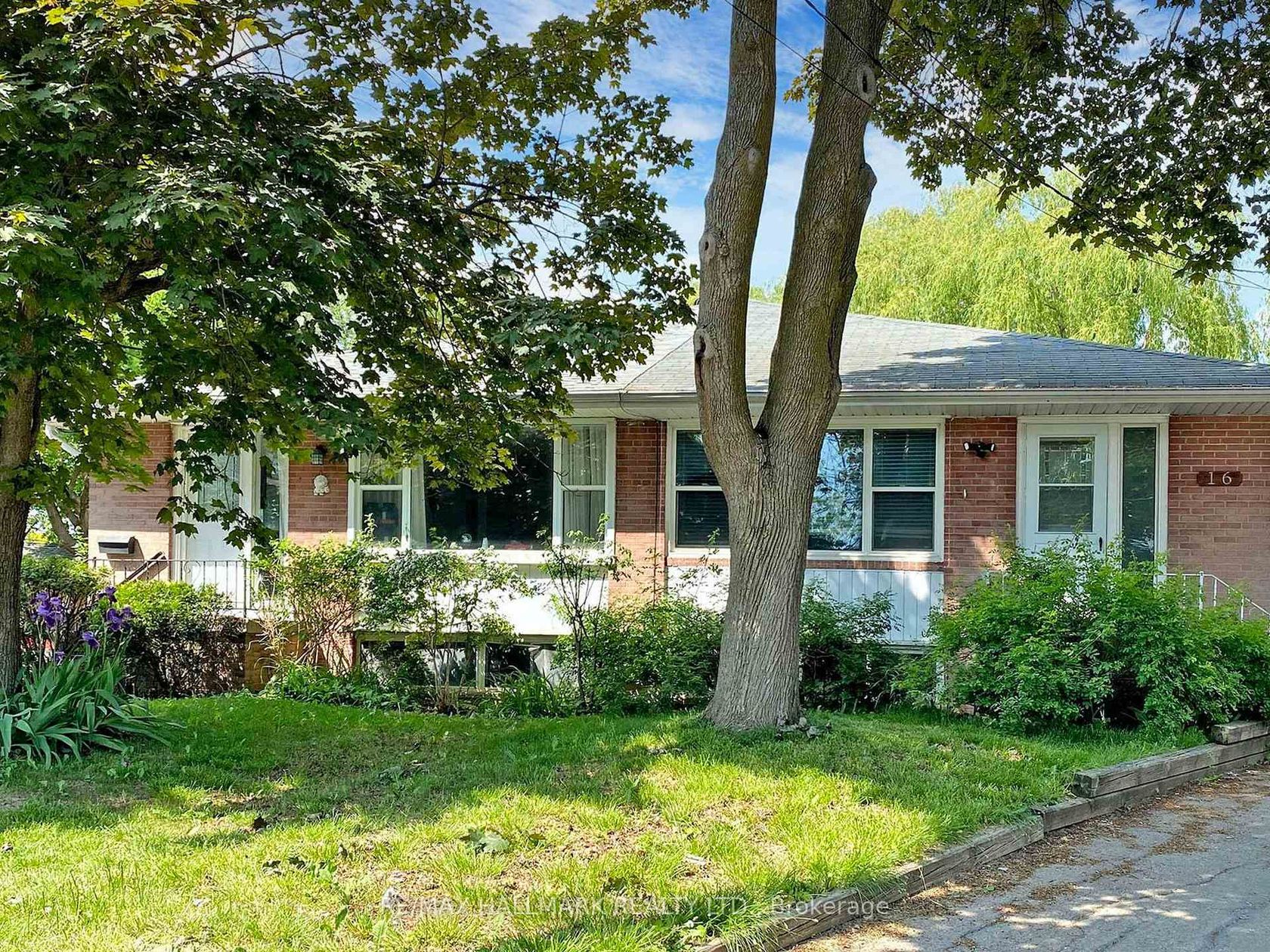 16 Dunboyne Court, Branson, Toronto photo 2