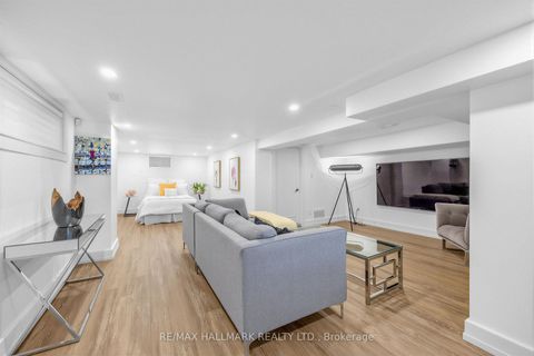 Photo 31 at 86 Binswood Avenue, East York, Toronto