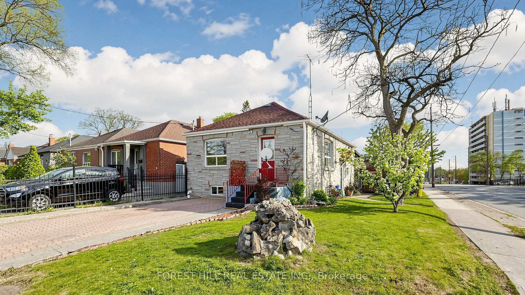 2 Ellins Avenue, Smythe, Toronto 