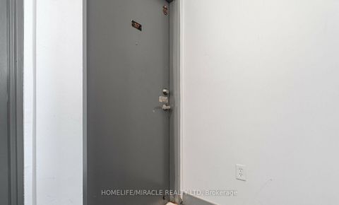 Photo 1 at 517 - 4673 Jane Street, Black Creek, Toronto