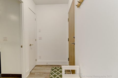 Photo 3 at 534 - 3100 Keele Street, CFB, Toronto