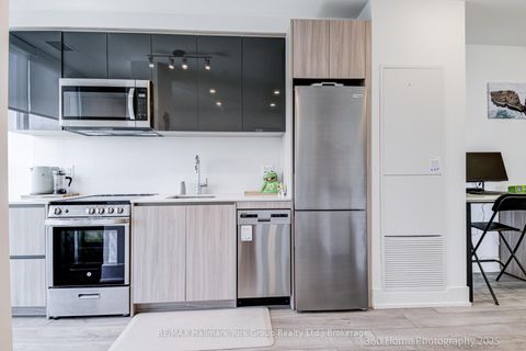 Photo 7 at 534 - 3100 Keele Street, CFB, Toronto