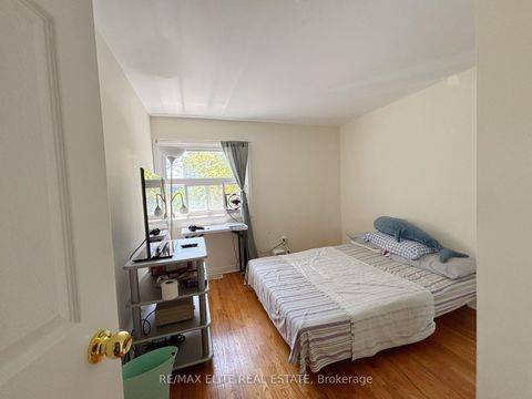 Photo 4 at 110 Purpledusk Trail, Morningside, Toronto