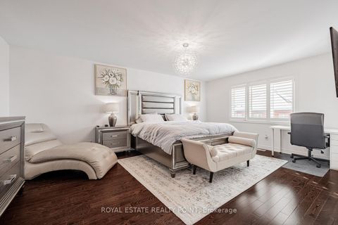 Photo 21 at 44 Headwind Boulevard, Vellore Village, Vaughan