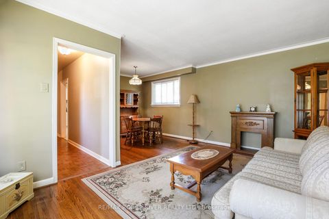 Photo 7 at 14 Farmbrook Road, Woburn, Toronto