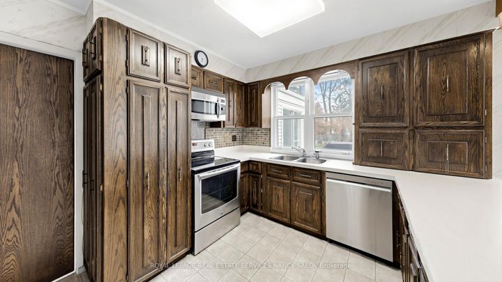 Photo 14 at 2 Colvestone Road, Windfields, Toronto