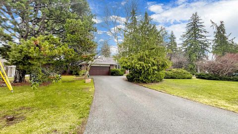 Photo 3 at 2 Colvestone Road, Windfields, Toronto