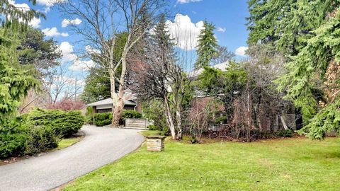 Photo 5 at 2 Colvestone Road, Windfields, Toronto