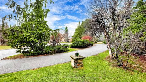 Photo 7 at 2 Colvestone Road, Windfields, Toronto
