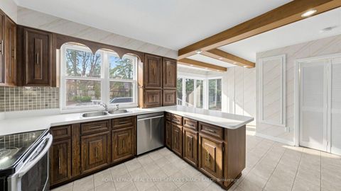 Photo 11 at 2 Colvestone Road, Windfields, Toronto