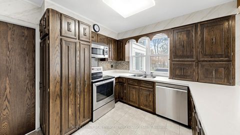 Photo 14 at 2 Colvestone Road, Windfields, Toronto