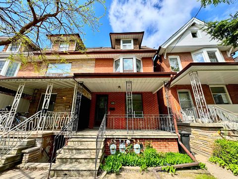 Photo 1 at 216 Montrose Avenue, Bellwoods, Toronto