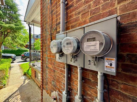 Photo 7 at 216 Montrose Avenue, Bellwoods, Toronto