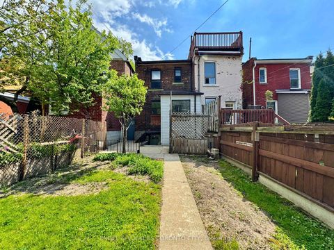 Photo 9 at 216 Montrose Avenue, Bellwoods, Toronto