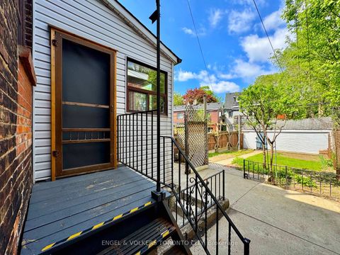Photo 11 at 216 Montrose Avenue, Bellwoods, Toronto