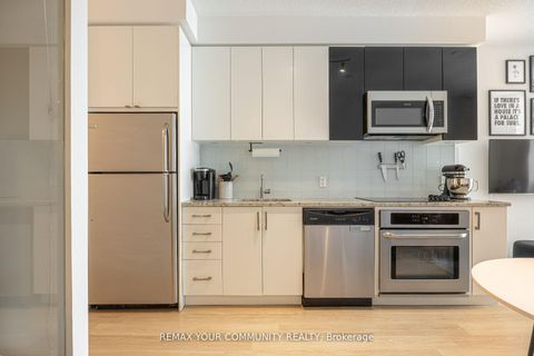 Photo 2 at 724 - 98 Lillian Street, Mount Pleasant West, Toronto