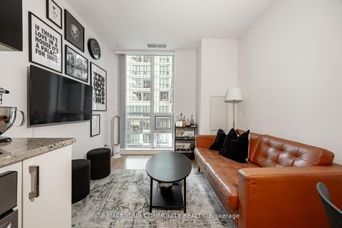 Photo 3 at 724 - 98 Lillian Street, Mount Pleasant West, Toronto
