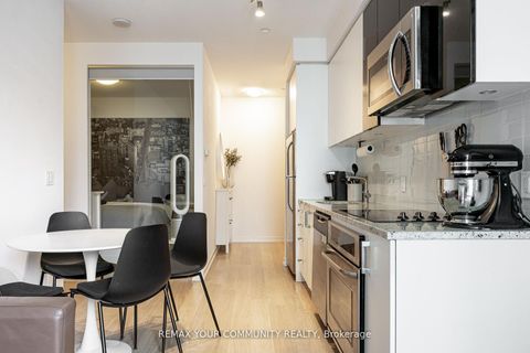 Photo 4 at 724 - 98 Lillian Street, Mount Pleasant West, Toronto