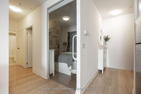 Photo 5 at 724 - 98 Lillian Street, Mount Pleasant West, Toronto
