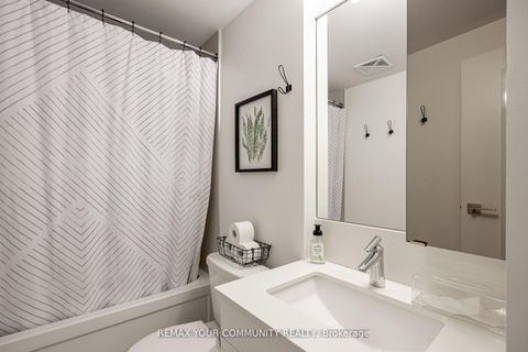 Photo 7 at 724 - 98 Lillian Street, Mount Pleasant West, Toronto