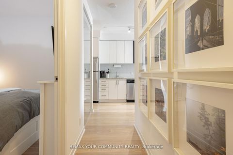 Photo 8 at 724 - 98 Lillian Street, Mount Pleasant West, Toronto