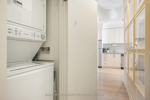 Photo 11 at 724 - 98 Lillian Street, Mount Pleasant West, Toronto