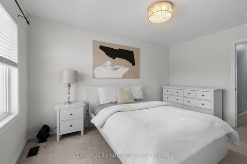 Photo 10 at 27 Cygnus Crescent, Ardagh, Barrie