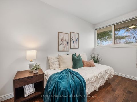 Photo 23 at 19 Shoreland Crescent, Woburn, Toronto