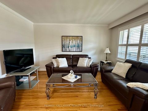 Photo 4 at 44 Kirby Road, CFB, Toronto