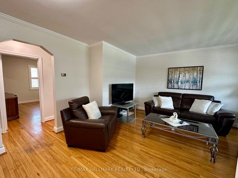 Photo 5 at 44 Kirby Road, CFB, Toronto