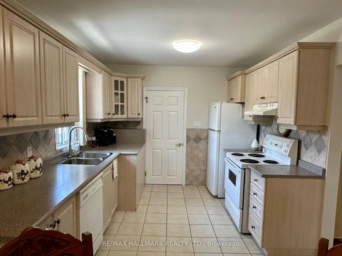 Photo 11 at 44 Kirby Road, CFB, Toronto