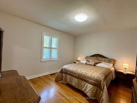 Photo 12 at 44 Kirby Road, CFB, Toronto