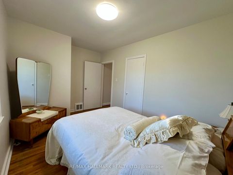 Photo 16 at 44 Kirby Road, CFB, Toronto