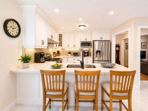 Photo 7 at 106 Domingo Street, Vellore Village, Vaughan