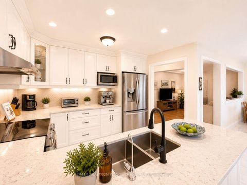 Photo 8 at 106 Domingo Street, Vellore Village, Vaughan