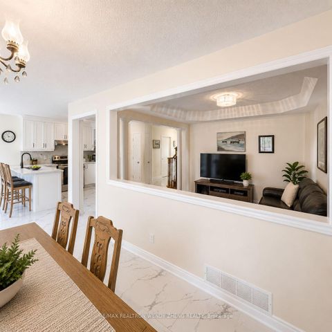 Photo 11 at 106 Domingo Street, Vellore Village, Vaughan