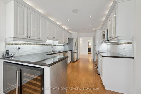 Photo 11 at 512 - 2662 Bloor Street W, Kingsway South, Toronto