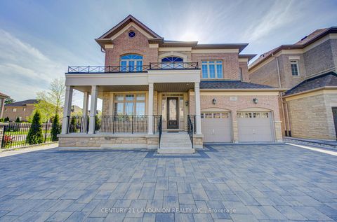 Photo 2 at 101 Silver Sterling Crescent, Vellore Village, Vaughan