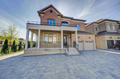 Photo 4 at 101 Silver Sterling Crescent, Vellore Village, Vaughan