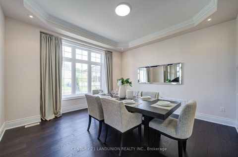 Photo 9 at 101 Silver Sterling Crescent, Vellore Village, Vaughan