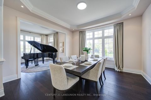 Photo 10 at 101 Silver Sterling Crescent, Vellore Village, Vaughan