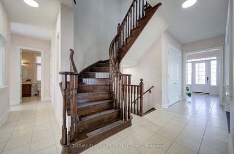 Photo 13 at 101 Silver Sterling Crescent, Vellore Village, Vaughan